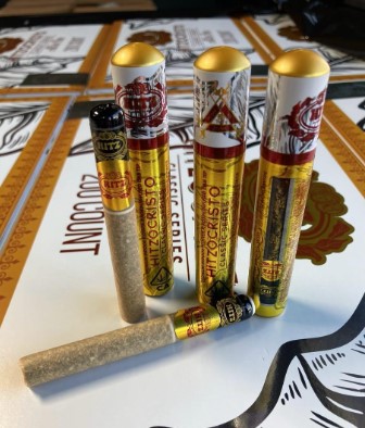hitzocristo-flower-rosin-infused-pre-roll A single Hitzocristo Flower x Rosin Infused Pre-Roll showcasing the premium indoor flower and signature dab tip on a clean background.